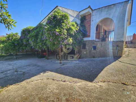 Finca rústica con vivienda y piscina