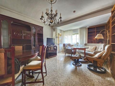 Gran piso con garaje en Plaza de la Concepción.